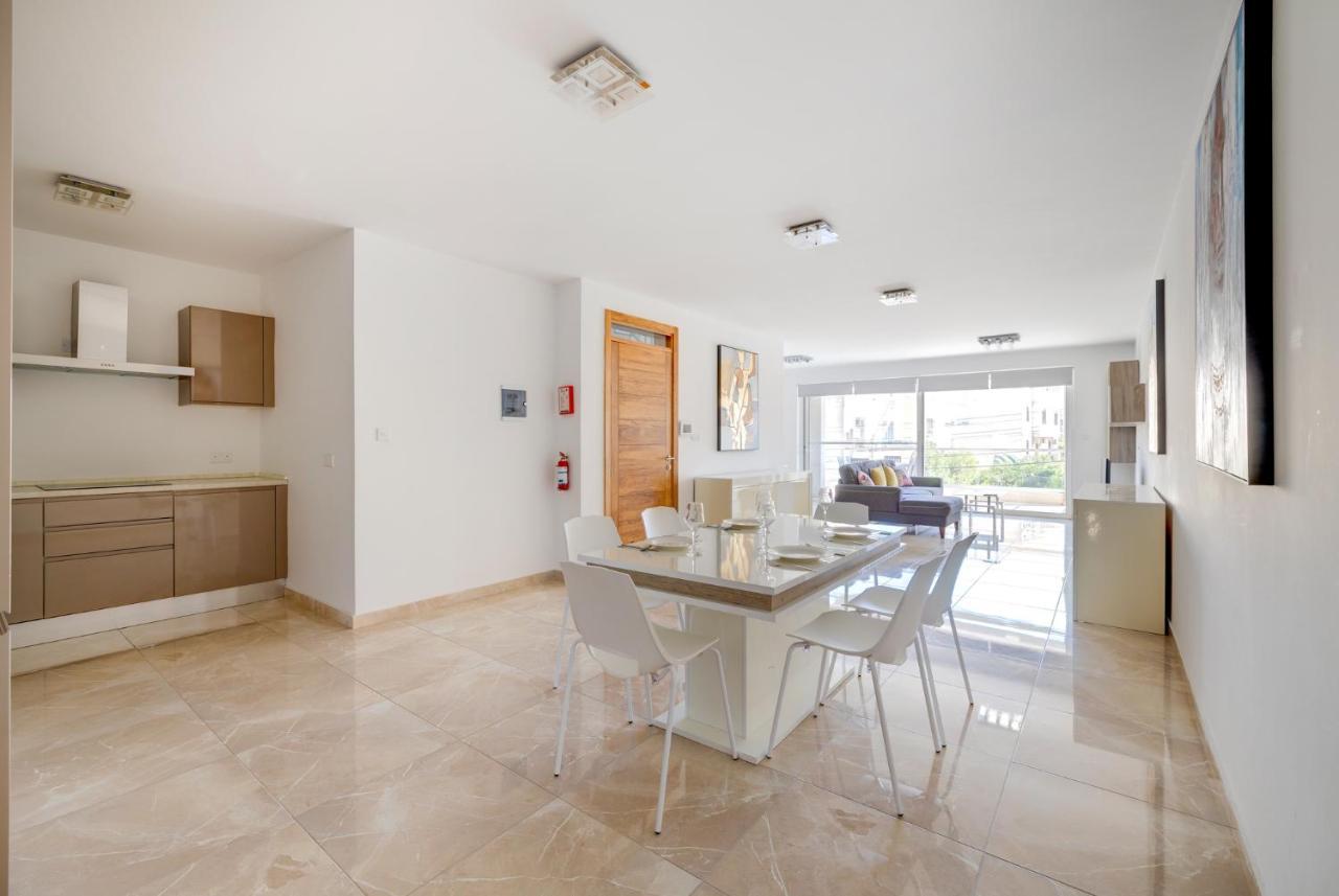 Marvellous 3Br Apartment In Central St Julians Saint Julian's Dış mekan fotoğraf