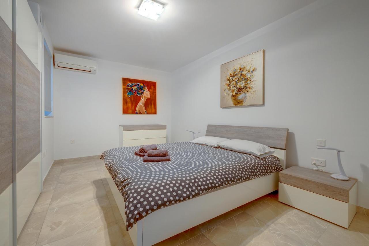 Marvellous 3Br Apartment In Central St Julians Saint Julian's Dış mekan fotoğraf