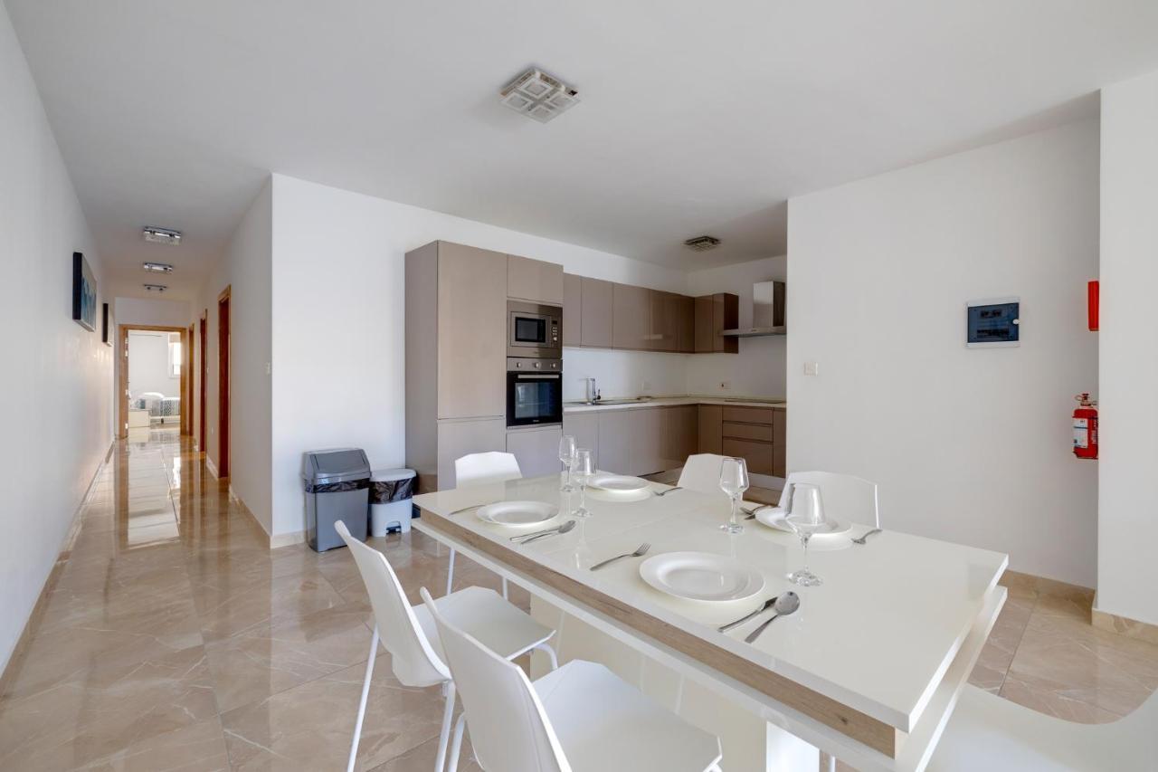 Marvellous 3Br Apartment In Central St Julians Saint Julian's Dış mekan fotoğraf