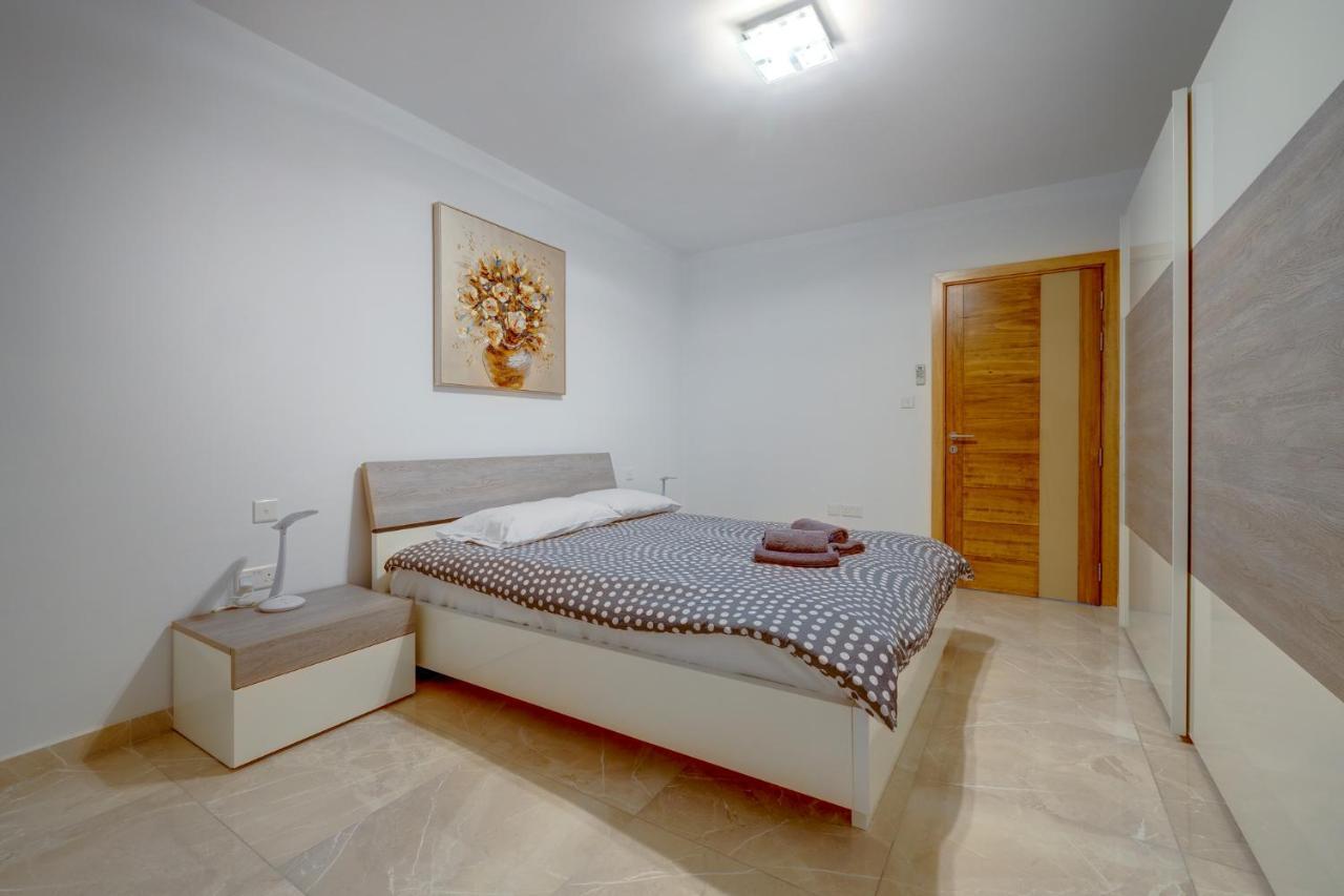 Marvellous 3Br Apartment In Central St Julians Saint Julian's Dış mekan fotoğraf