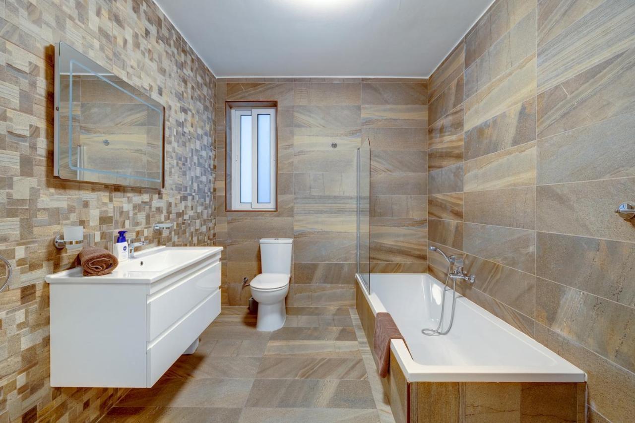 Marvellous 3Br Apartment In Central St Julians Saint Julian's Dış mekan fotoğraf