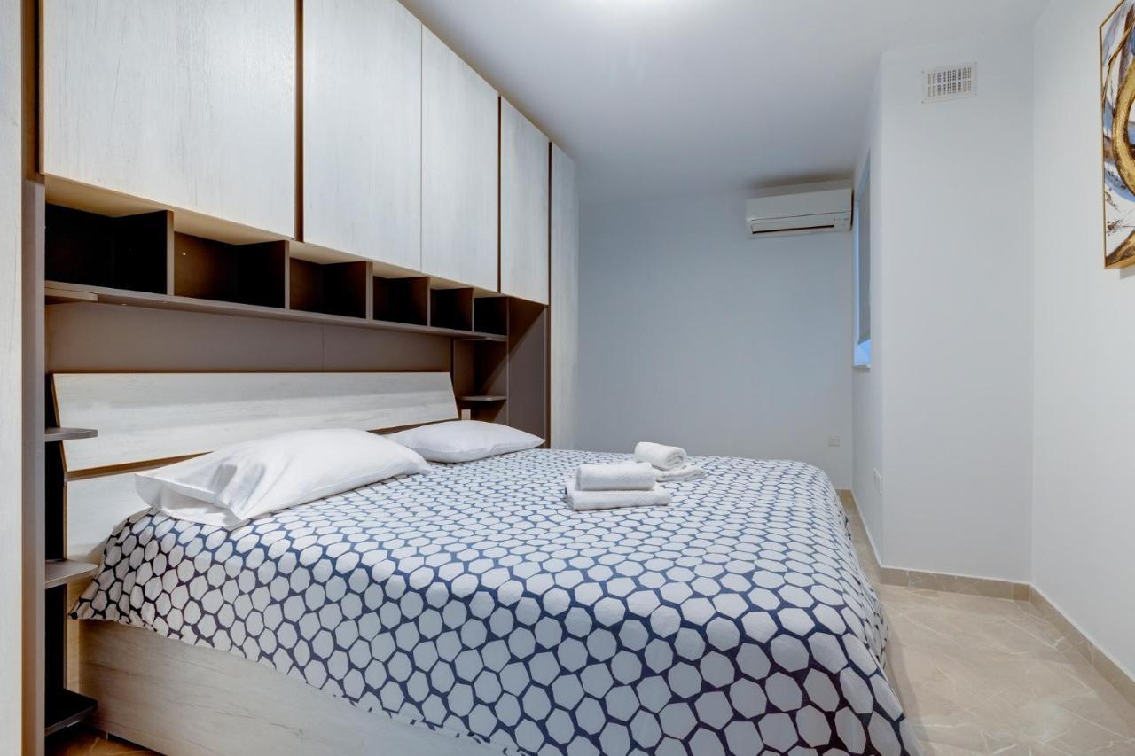 Marvellous 3Br Apartment In Central St Julians Saint Julian's Dış mekan fotoğraf
